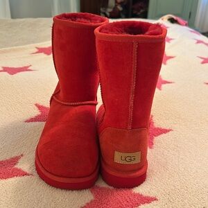 Red UGGs, women’s size 9.  Gently worn inside - maybe twice.